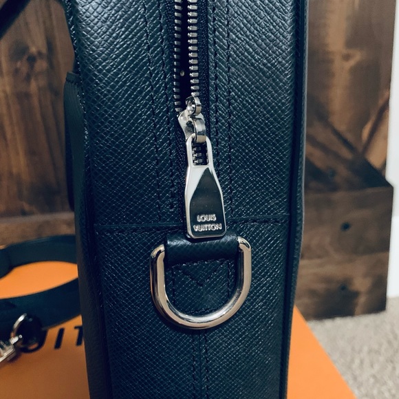 ‼️SOLD @ ANOTHER PLATFORM‼️🔥AUTH LV ARDOISE TAIGA PORTE-DOCUMENTS 🔥 - Picture 5 of 9